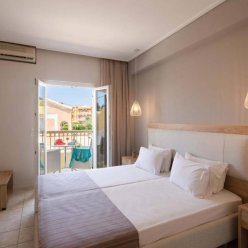 ROSSIS BEACH HOTEL 3★