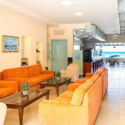 ROSSIS BEACH HOTEL 3★