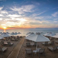  ACHARAVI BEACH HOTEL 4★