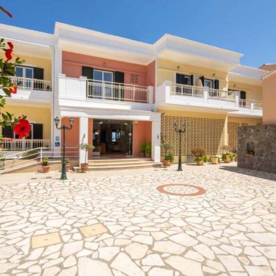 ROSSIS BEACH HOTEL 3★