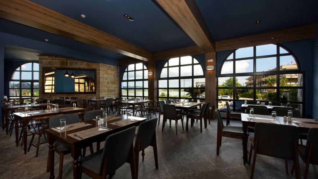 THE ROYAL GRAND HOTEL 3★