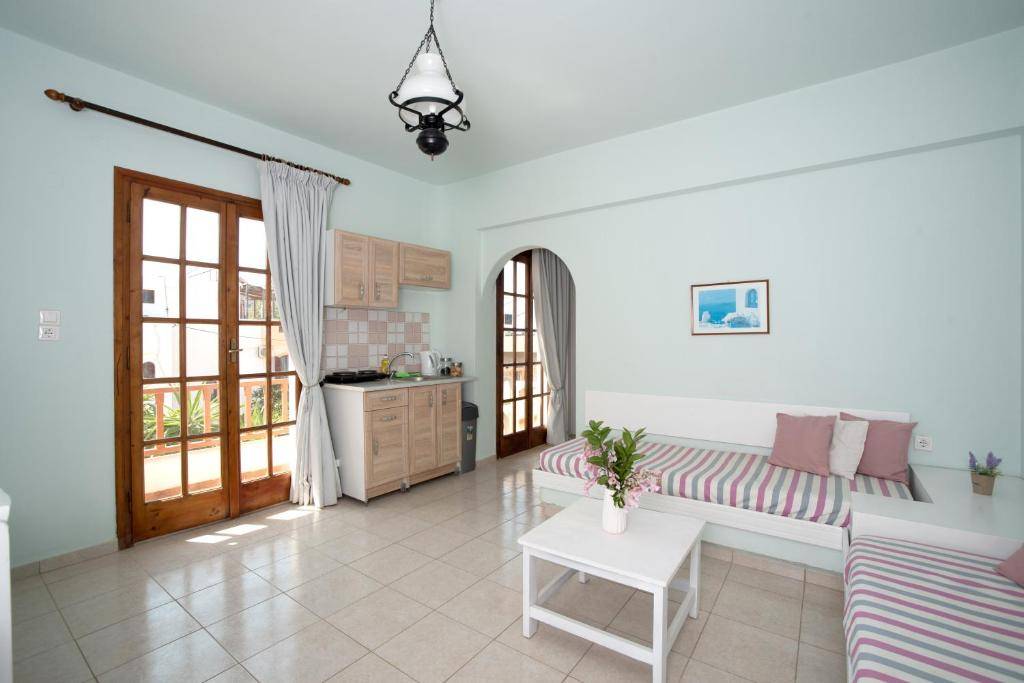 ALEXANDRA RESORT APARTMENTS 3★