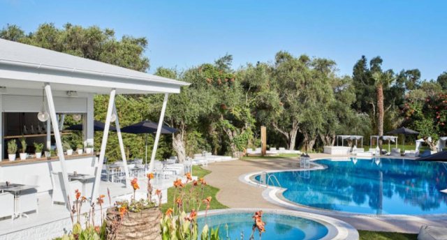 MR & MRS WHITE CORFU 4★