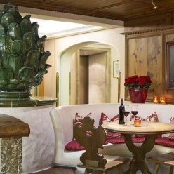 NEUHAUS ALPENDOMIZIL (MAYRHOFEN) 4 ★