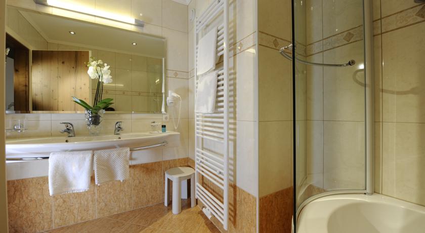 ZILLERTALERHOF HOTEL (MAYRHOFEN) 4★