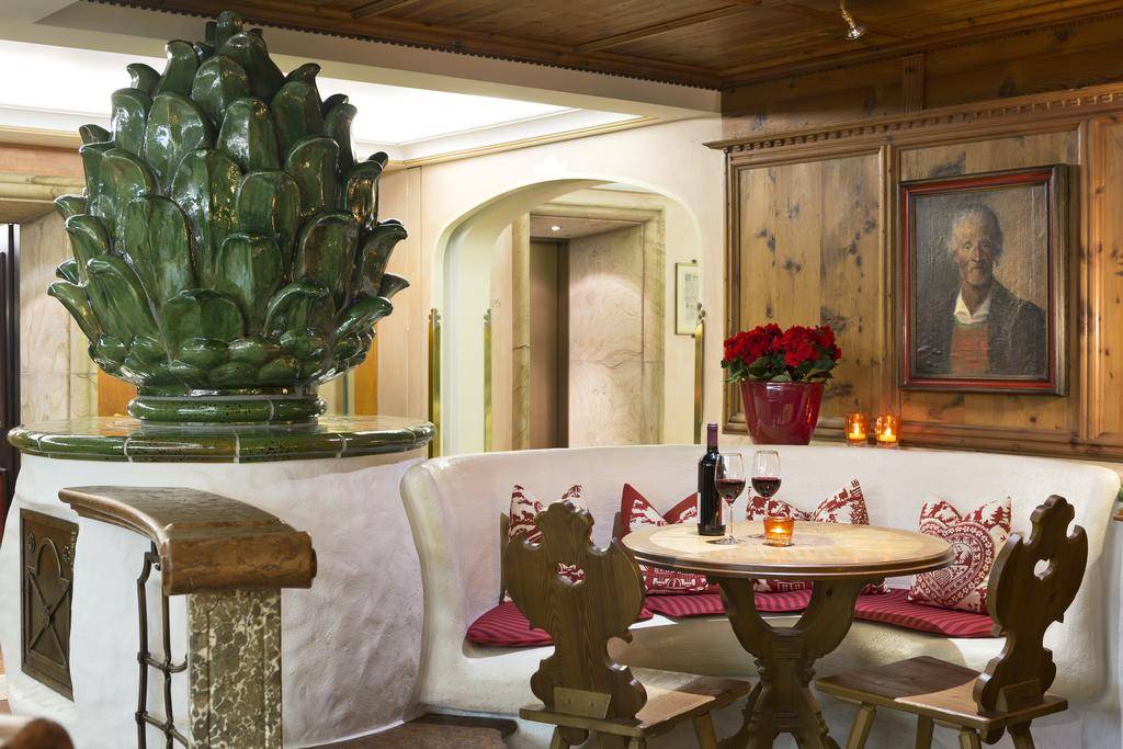 NEUHAUS ALPENDOMIZIL (MAYRHOFEN) 4 ★