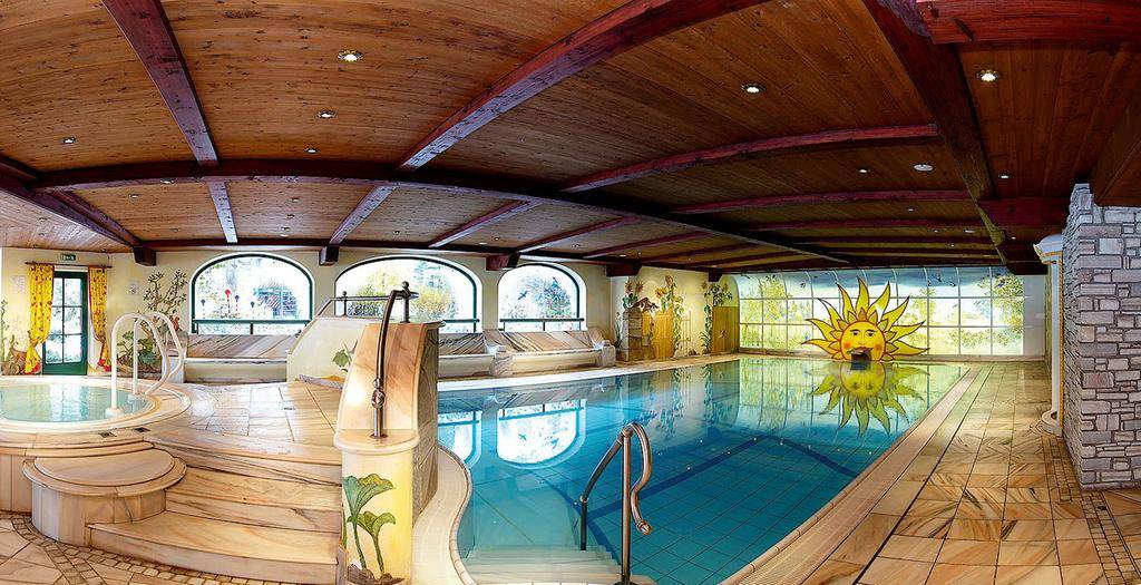 NEUHAUS ALPENDOMIZIL (MAYRHOFEN) 4 ★