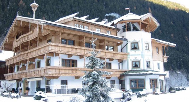 OBLASSER FERIENHOF (MAYRHOFEN) APTS 4★