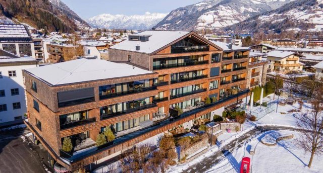 SCHOENBLICK RESIDENCE (ZELL AM SEE) SPECIAL CAT.