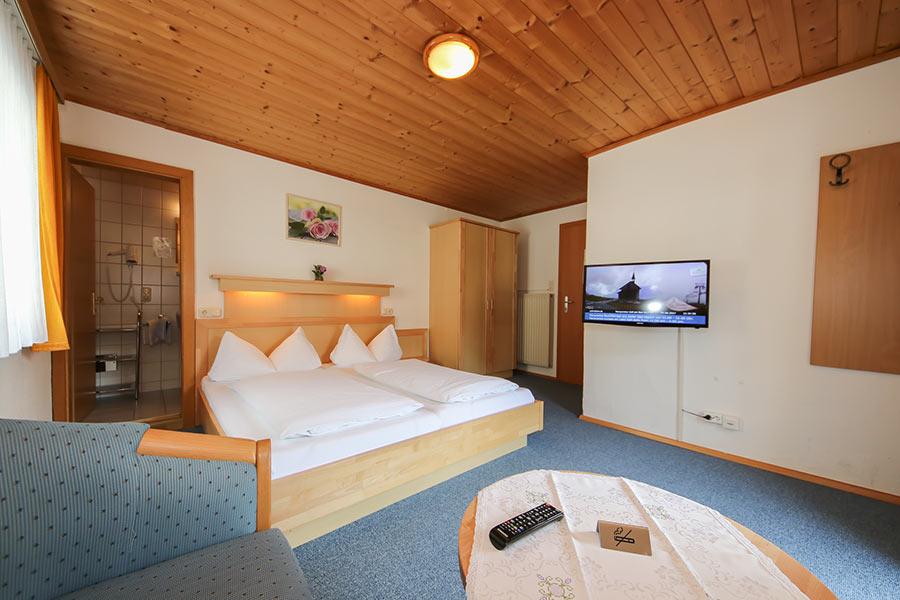 WILHELMINA PENSION (ZELL AM SEE) 3★ (netālu no pacēlāja)