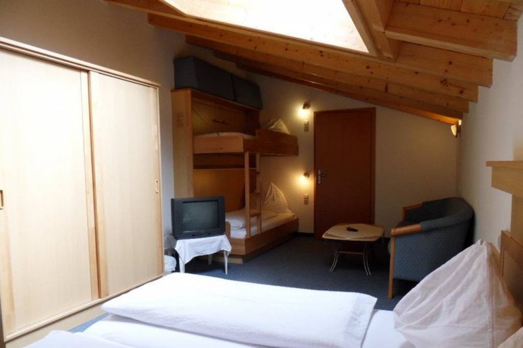 WILHELMINA PENSION (ZELL AM SEE) 3★ (netālu no pacēlāja)