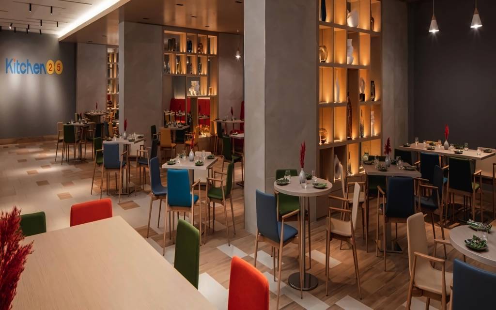 HOLIDAY INN & SUITES DUBAI SCIENCE PARK AL BARSHA 4★