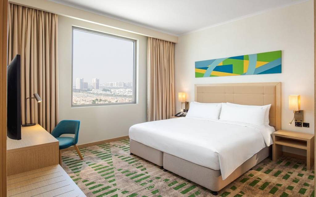 HOLIDAY INN & SUITES DUBAI SCIENCE PARK AL BARSHA 4★