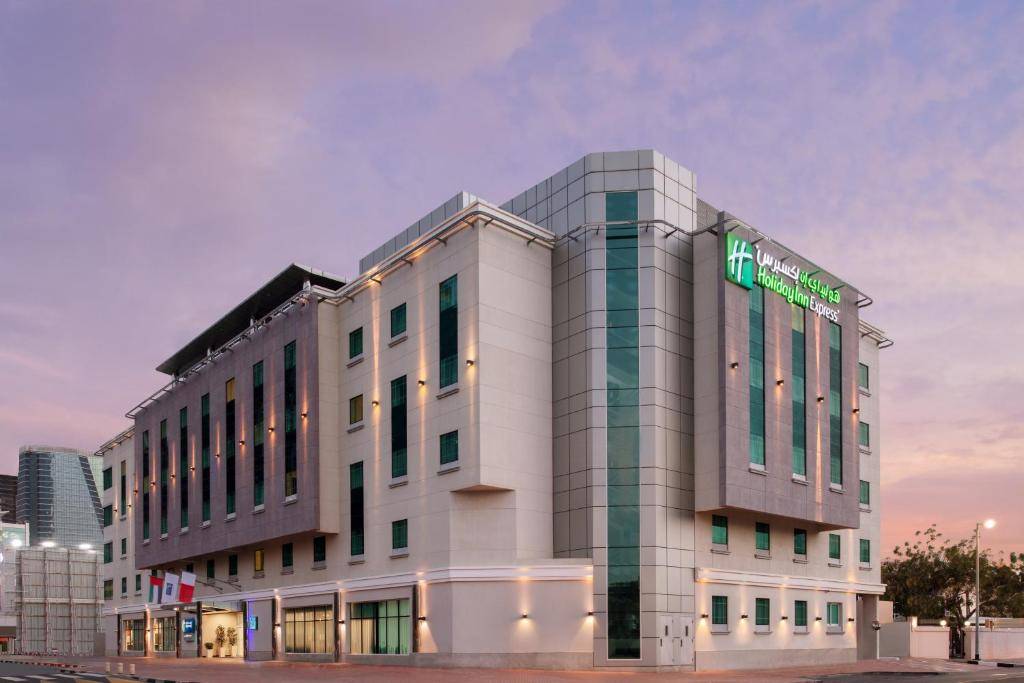 HOLIDAY INN EXPRESS DUBAI, SAFA PARK 3★