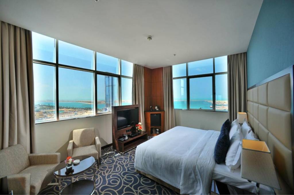 RAMADA BY WYNDHAM ABU DHABI CORNICHE 4★