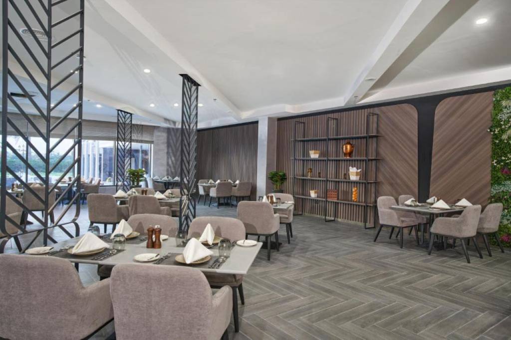 HOTEL HOLIDAY INTERNATIONAL SHARJAH 4★