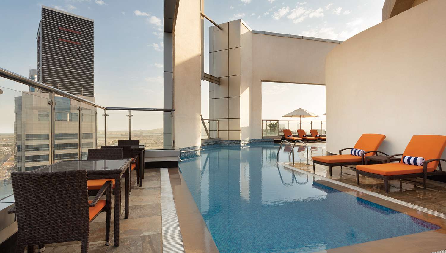 RAMADA ABU DHABI CORNICHE 4★