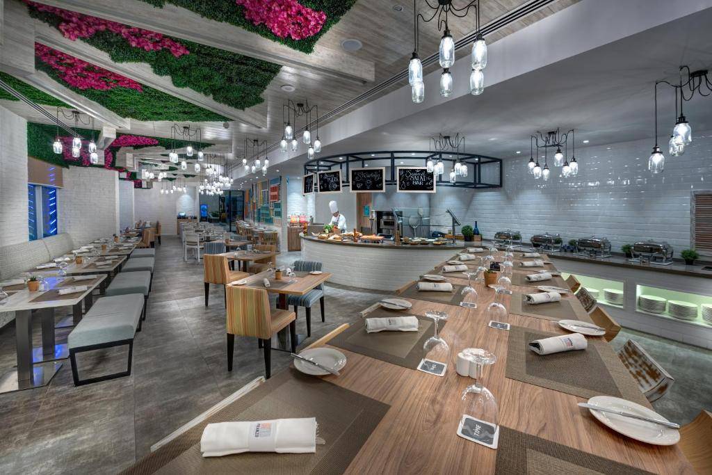 TIME OAK HOTEL & SUITES 4★