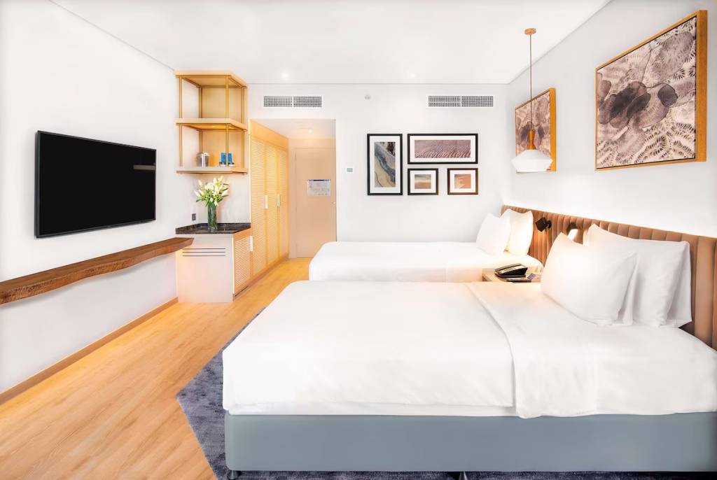 RADISSON BLU HOTEL & RESORT ABU DHABI, CORNICHE 5★