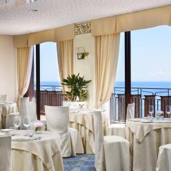 CAPOTAORMINA UNAHOTEL (CAPOTAORMINA) 4 ★