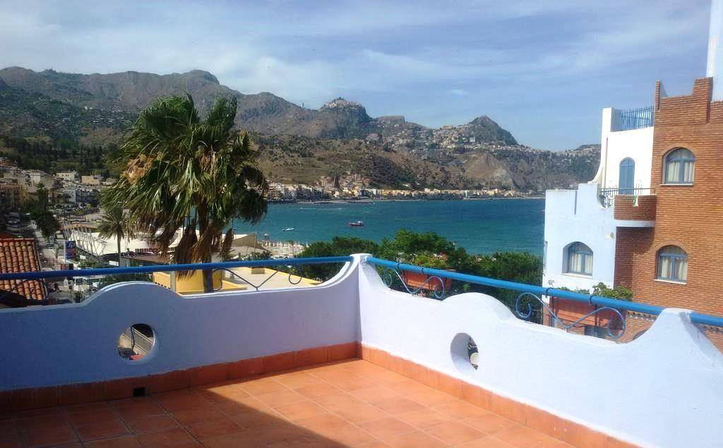 VILLA ATHENA (GIARDINI NAXOS) 3 ★