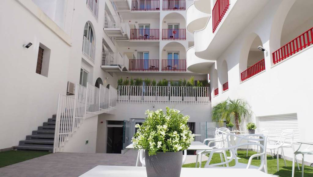 ALBATROS BEACH HOTEL 4★