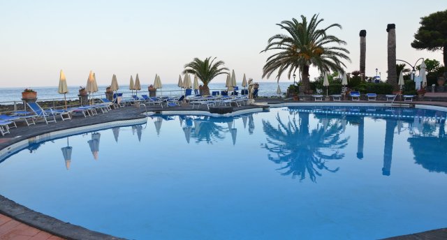 KALOS (GIARDINI NAXOS) 3★