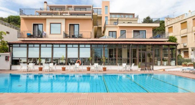 VILLA ESPERIA 4★