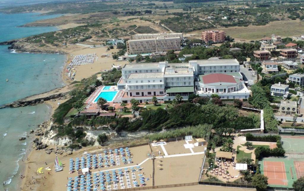 CLUB HELIOS HOTEL (MARINA DI NOTO) 3★