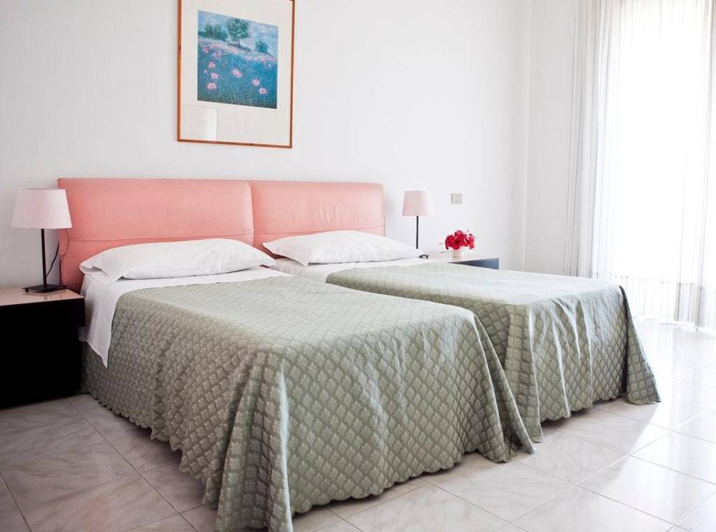 CLUB HELIOS HOTEL (MARINA DI NOTO) 3★