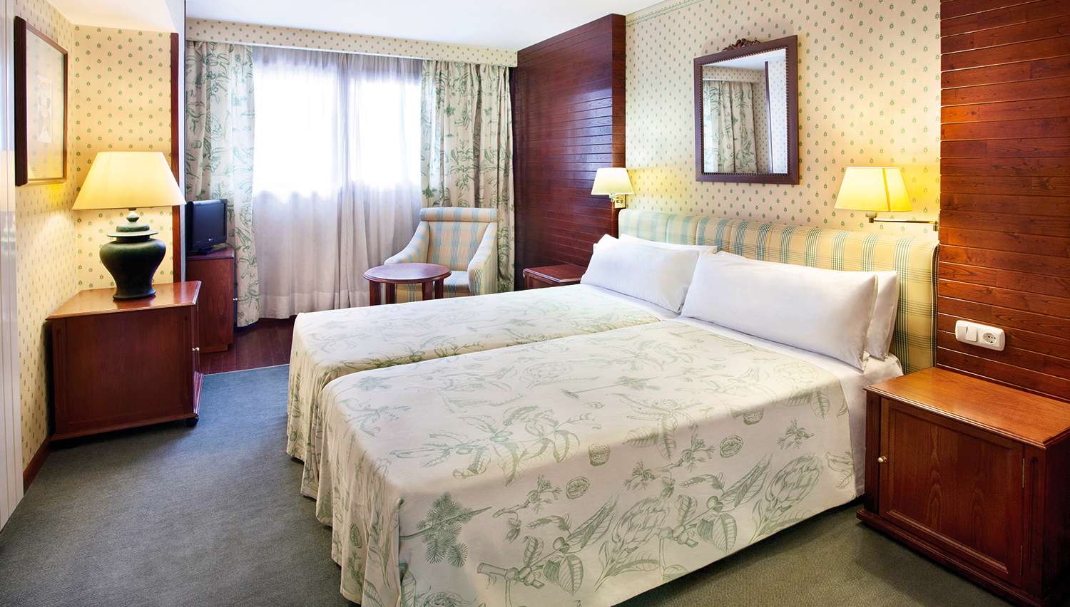 PIOLETS SOLDEU CENTER 4★