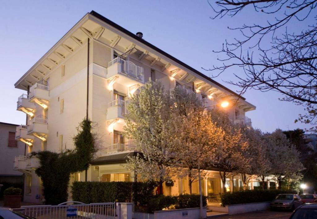MAESTRALE SUITE HOTEL (RICCIONE) 4 ★