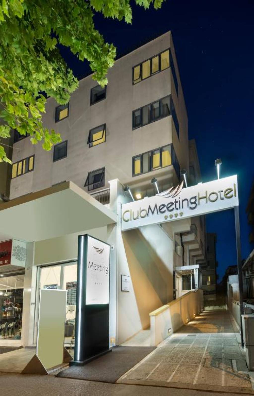 CLUB MEETING HOTEL 4★