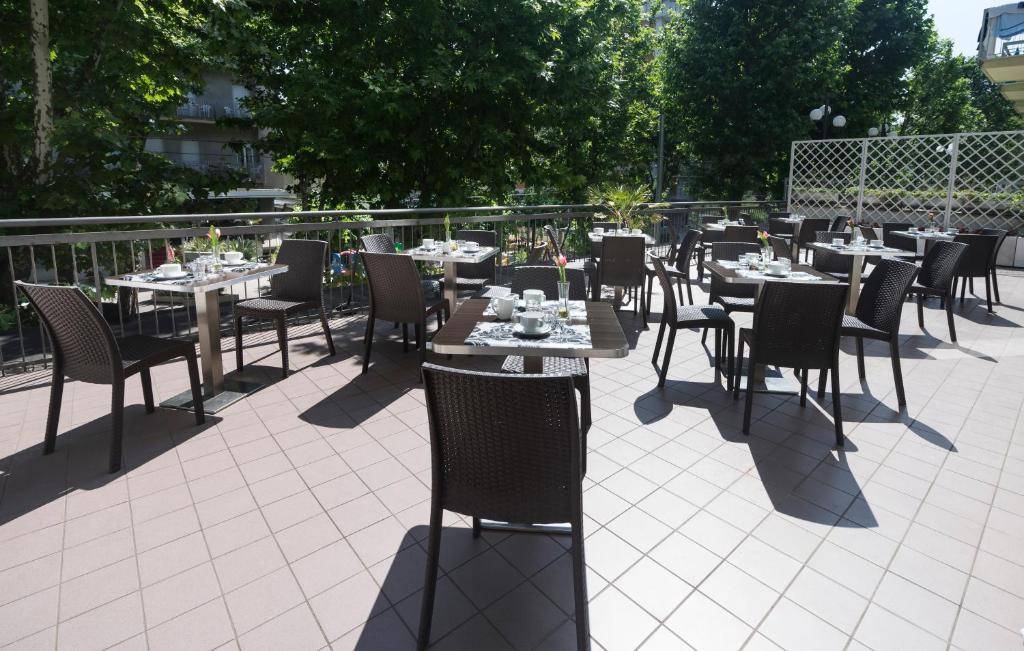 CLUB MEETING HOTEL 4★