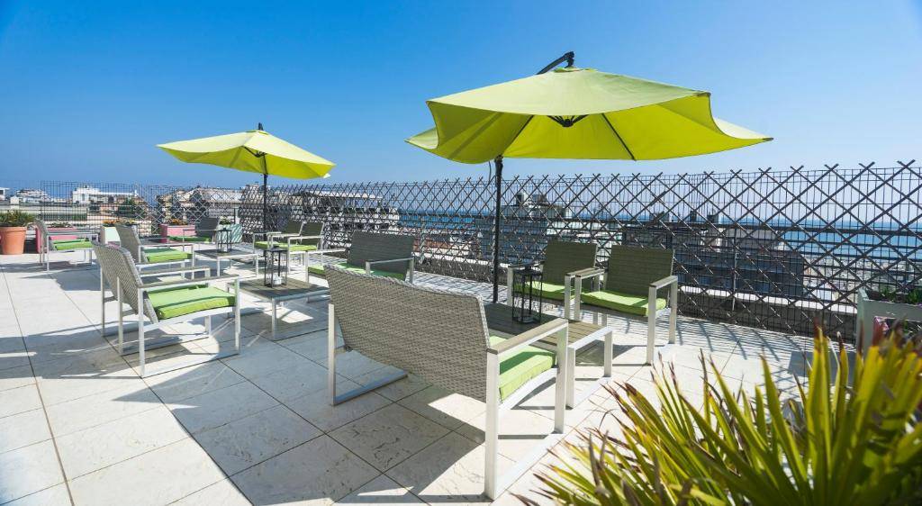 CLUB MEETING HOTEL 4★