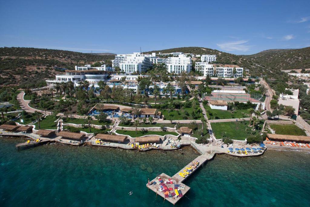 BODRUM HOLIDAY RESORT & SPA 5★