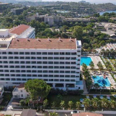 HOTEL GRAND EFE 4★