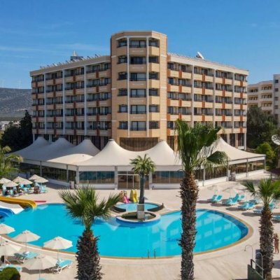 THE HOLIDAY RESORT 4★