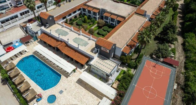 TIANA BEACH HOTEL 4★