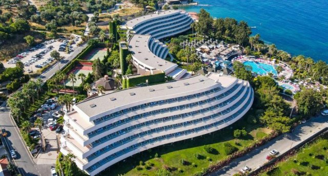 THE GRAND BLUE SKY HOTEL 4★