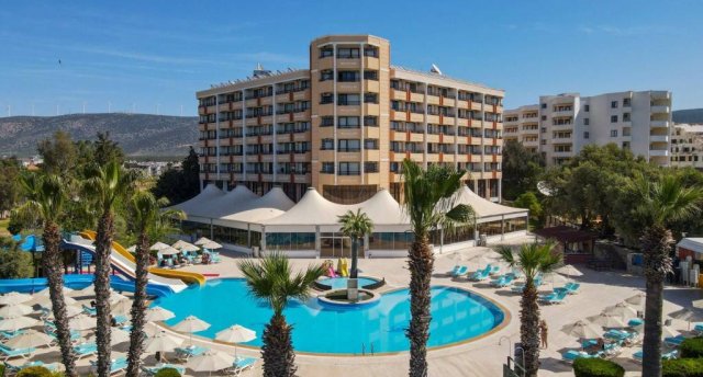 THE HOLIDAY RESORT 4★