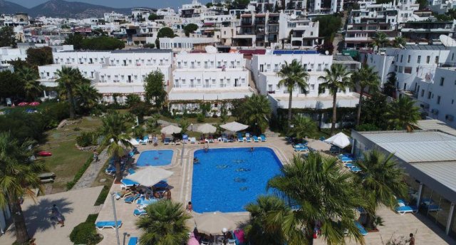 NAGI BEACH HOTEL 3★