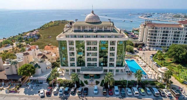 LAUR HOTEL EXPERIENCE & LAUR HOTELS ELEGANCE 5★