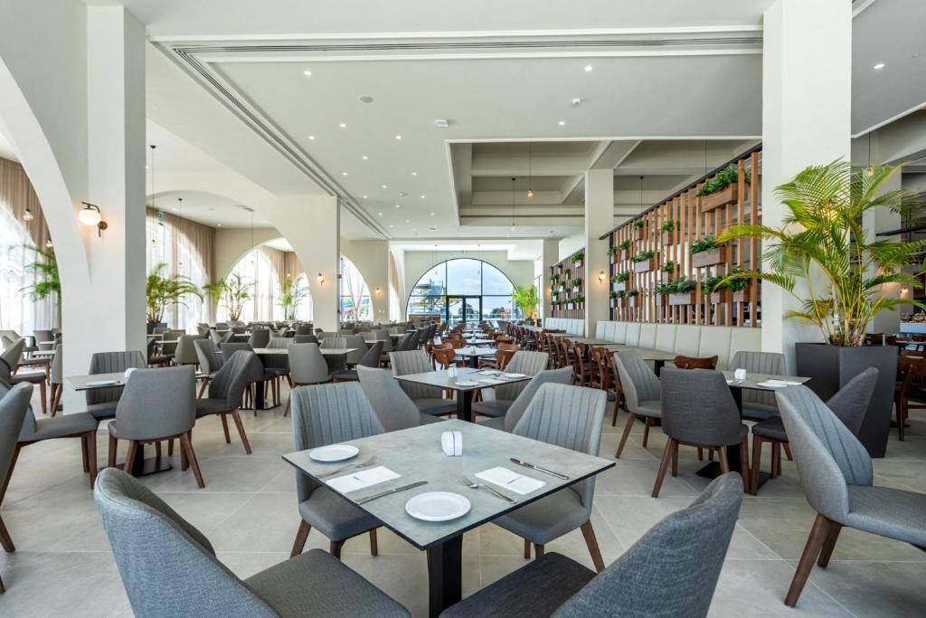 LOUIS PHAETHON BEACH 4★