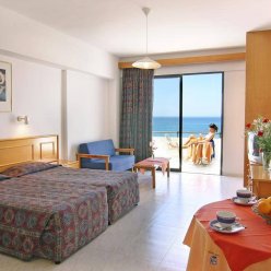 CORALLIA BEACH HOTEL APTS 3★