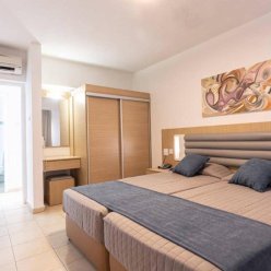 VRISSAKI APARTMENTS 3★