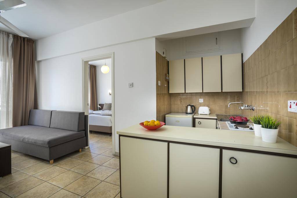 COSTANTIANA BEACH HOTEL APARTMENTS 3★