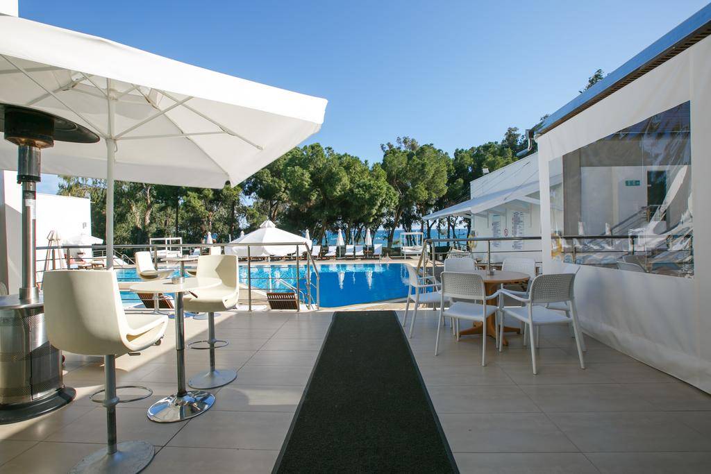 PARK BEACH HOTEL 3★