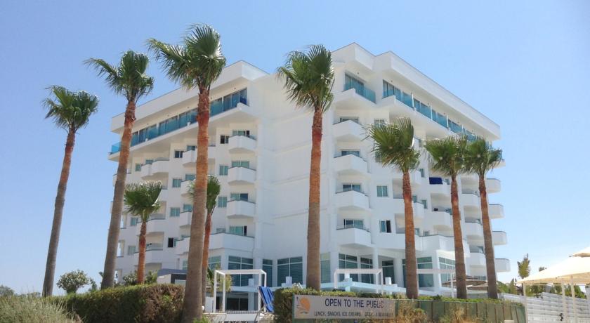 TASIA MARIS SANDS 4★