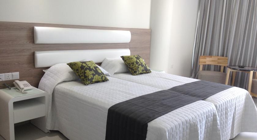 TASIA MARIS SANDS 4★